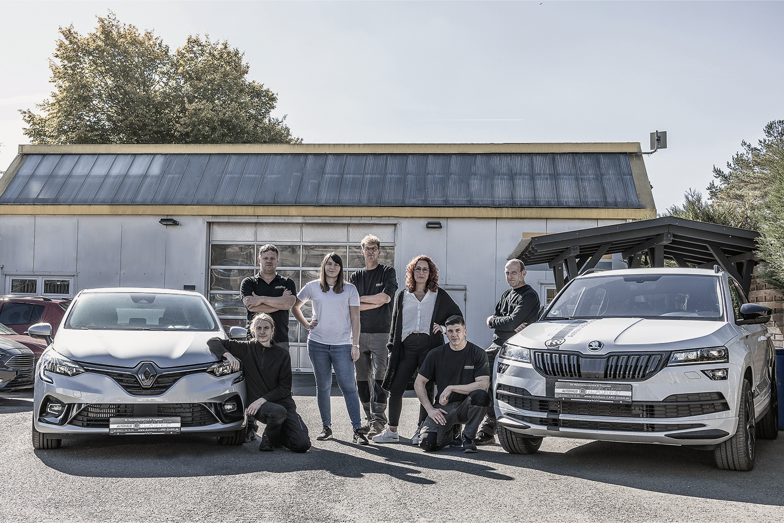 Gruppe vor Werkstatt